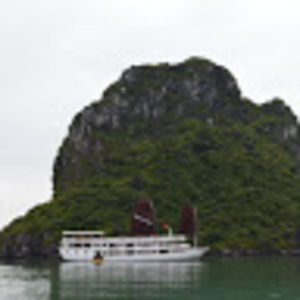 Meet your Posher, Santi